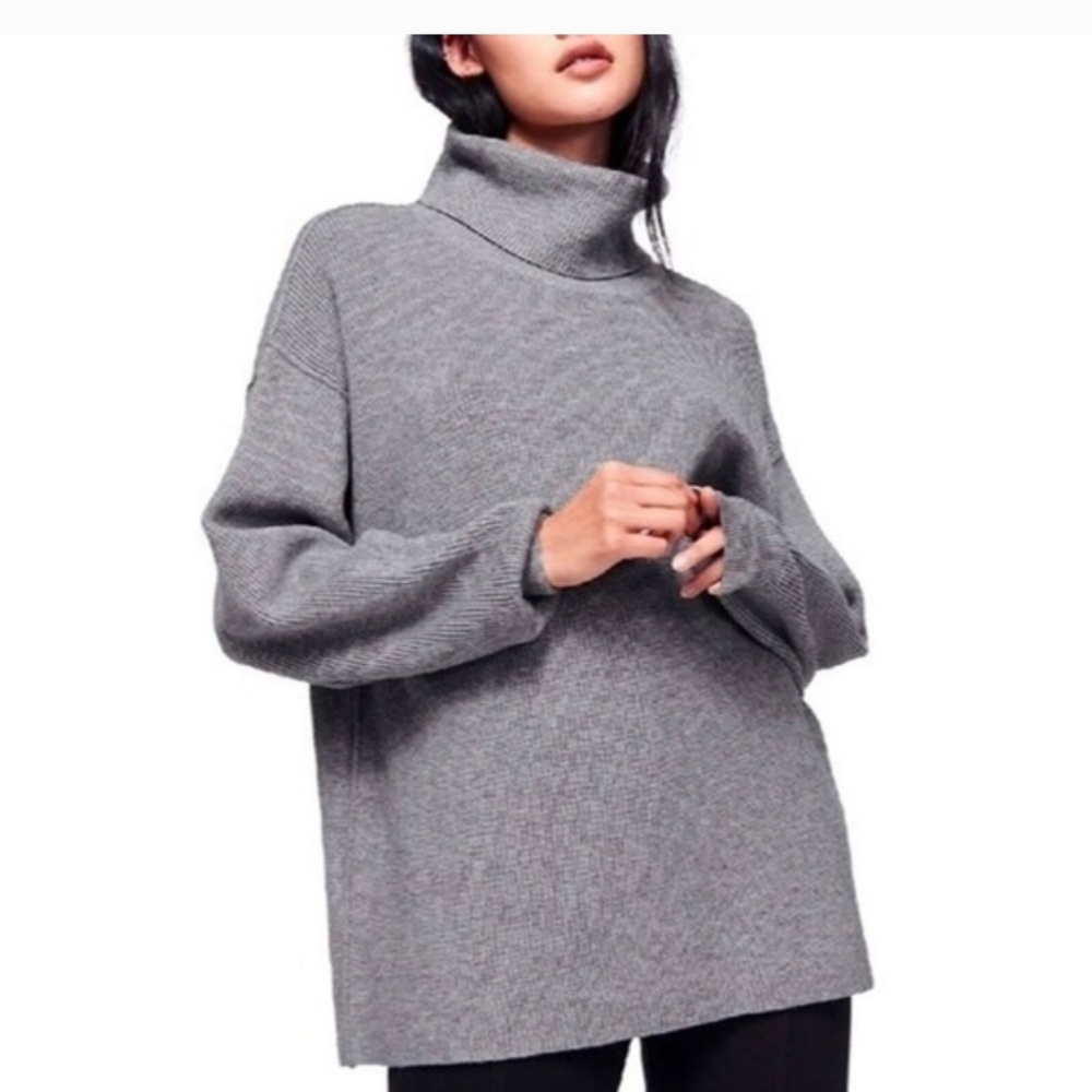 Women’s Free People Gray Turtleneck Sweater, Size Med.  Oversized